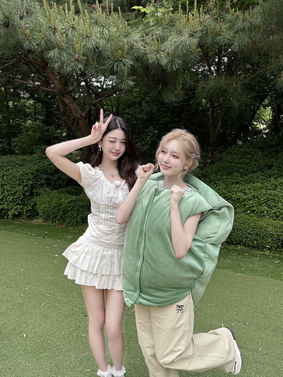 IVE_twt's tweet photo. My 씨스터 가을언니🩷 생일 추카해 가을쨩🙈🧚🏻‍♀️🎀🍁🍁💕

#IVE #아이브
#JANGWONYOUNG #장원영 
#HappyGAEULday https://t.co/VZ0jfKuLPh
