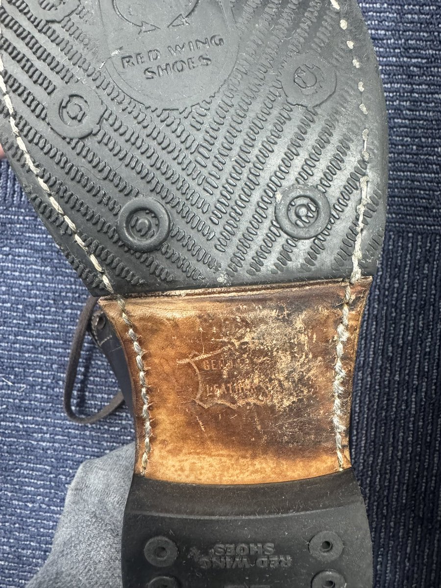 fusuke1122's tweet photo. 詳しい人教えてください！
パクッと割れてるのですがこんなもんですか！？

#redwing
#レッドウィング https://t.co/msVP0pTCg4