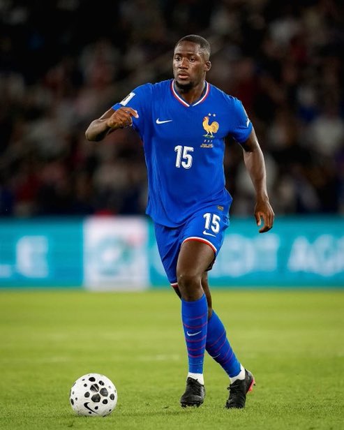 theMadridZone's tweet photo. 🚨 BREAKING: Ibrahima Konaté is RETURNING to Madrid. ✈️

He suffered a sprain on his right knee and has LEFT the France NT camp. ❌ https://t.co/LVJrlVwWcZ