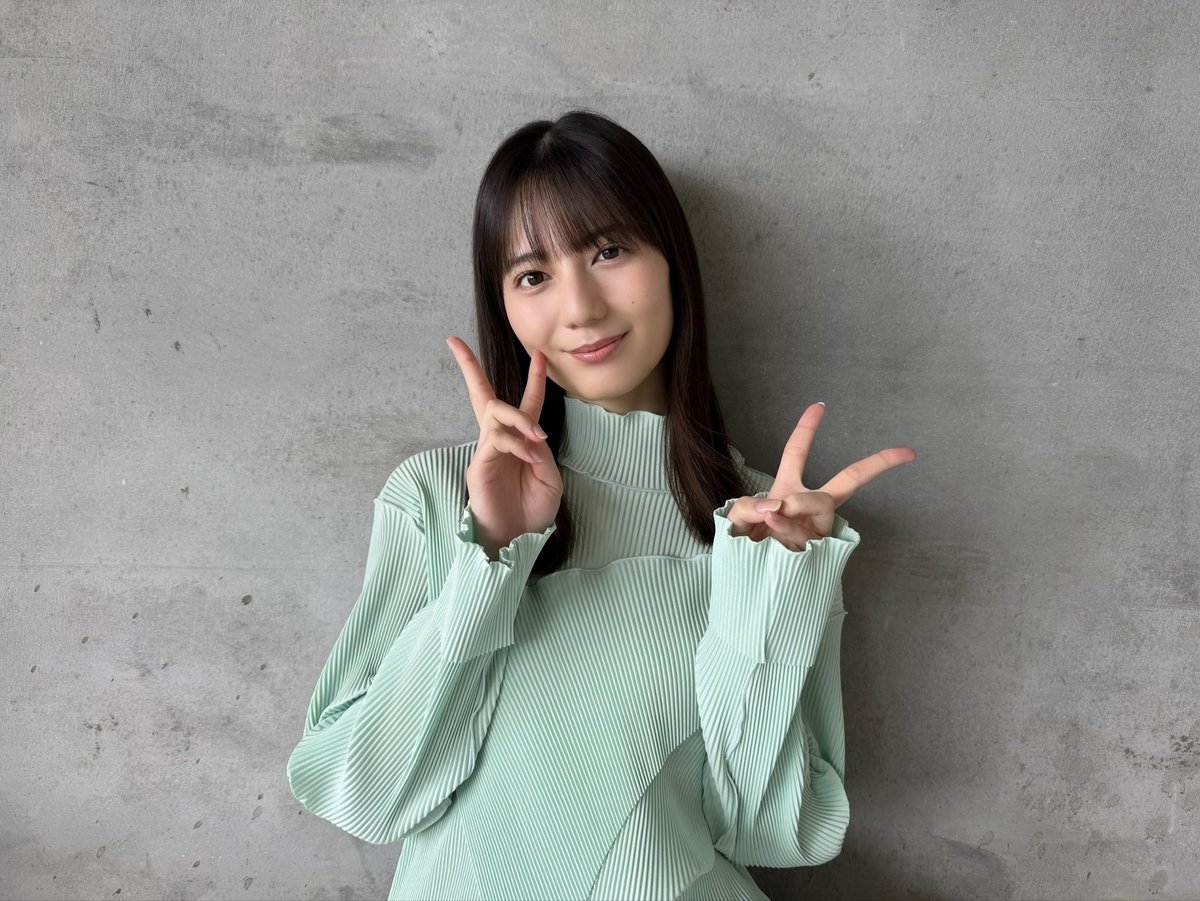 hinatazaka46's tweet photo. 本日9月24日(木)発売、
「週刊少年マガジン」43号の表紙・巻頭を

#小坂菜緒 が務めております🦖📸

ぜひチェックしてください☀
https://t.co/OtZbBlMe6m

#マガジン
#日向坂46 https://t.co/WMP3Ps98gK