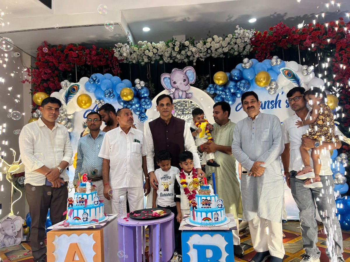 Mukund_0221's tweet photo. सरसौल कानपुर में युवा व्यवसा���ी श्री अभय मौर्य जी की पुत्री आयु एवं पुत्र अयांश के जन्मदिन कार्यक्रम में उपस्थित होकर अपनी शुभकामनाएं प्रेषित की! https://t.co/YdkR9duVVr