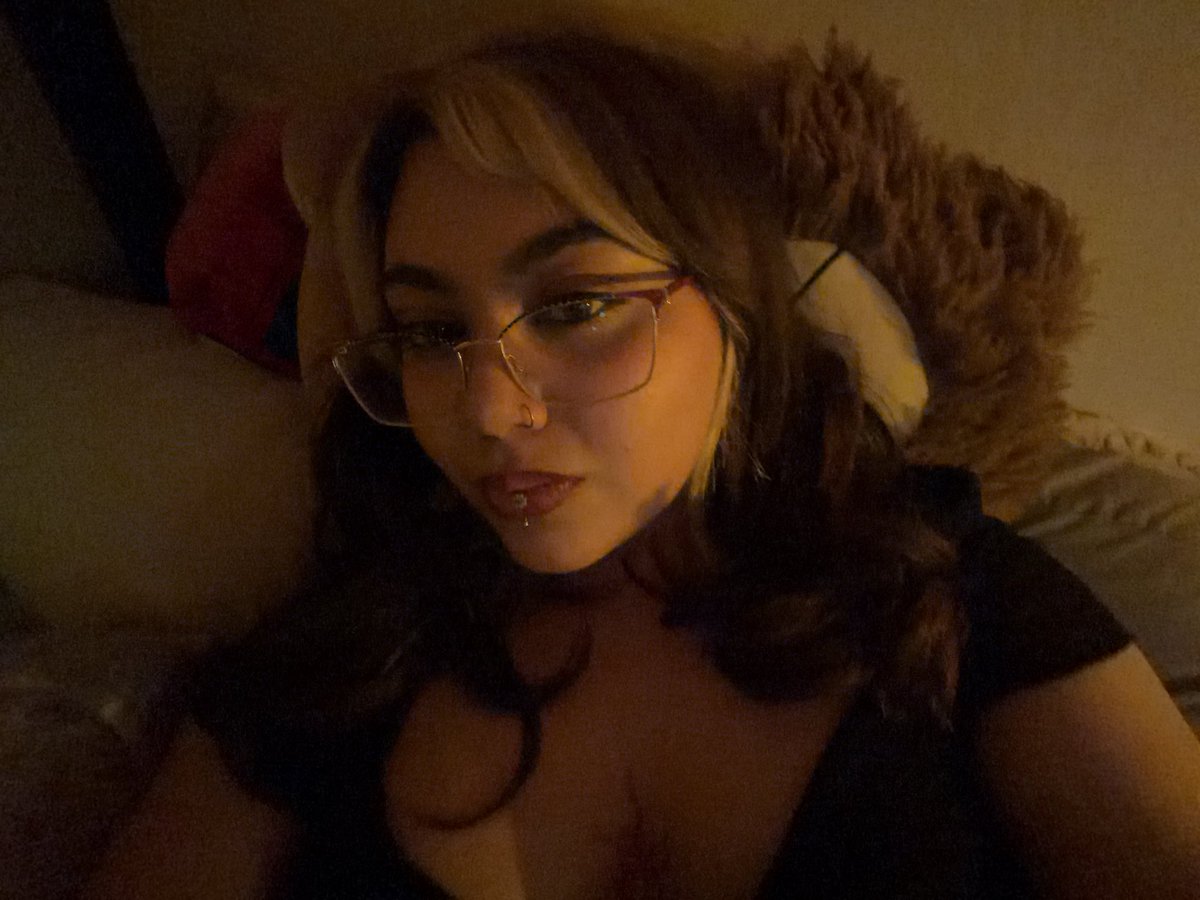 venusintherapy's tweet photo. been losing my mind lately but at least I look #hot <33333 https://t.co/jyfrCbaUJr