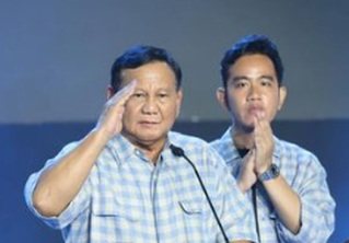 Sipitungscbd's tweet photo. Kalau benar Gibran dilengserkan, berarti Prabowo juga harus turun dong. Berarti pemilunya udah ketahuan cuma akal-akalan biar Prabowo menang???

Gila bener sih nih orang, sakit jiwa! Presiden terburuk sepanjang sejarah. https://t.co/D8T0wxvlWW