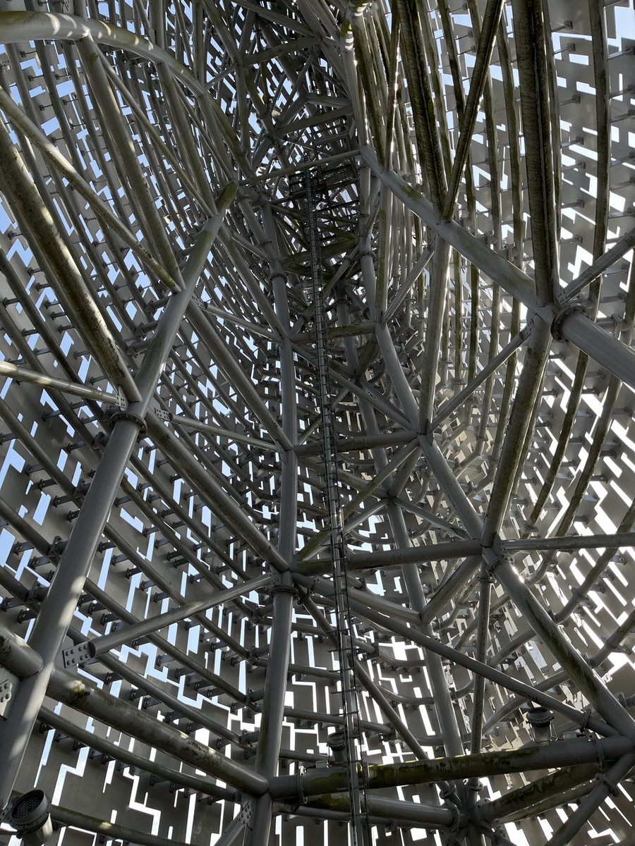 HelenRaywood's tweet photo. #AlphabetChallenge
#WeekLforLookingIn
Looking In (and up) a #kelpie https://t.co/55sMUAV3CR