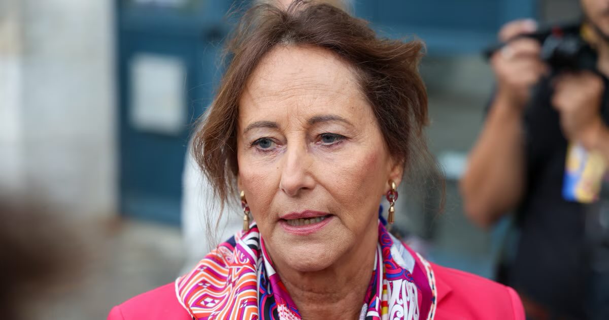 Guigz75116's tweet photo. Inepties et folie de Madame Royale sur LCI hier soir.

Il serait temps de prendre votre retraite. Vos propos sont ignobles.

Vous venez d’expliquer, avec un aplomb sidérant, que l’antisémitisme en France serait surtout la faute de Netanyahou et que les Juifs devraient multiplier les « voix » pour le condamner afin de calmer la haine. Autrement dit : si on les insulte, les agresse ou les exclut, c’est un peu de leur faute. Ils n’ont pas assez crié. Ils n’ont pas assez fait amende honorable.

On n’a jamais exigé des musulmans de France qu’ils portent collectivement le poids de chaque attentat islamiste. Mais pour les Juifs, vous trouvez ça normal. 

Une kippa dans la rue devient une provocation « compréhensible ». Un élu traité de « sale sioniste » et viré d’un rassemblement, c’est de la gaminerie. Les images de Gaza, elles, expliquent tout. Pas mort d’homme ici, donc on relativise. Quelle grandeur d’âme.

Vous recyclez le plus vieux mécanisme antisémite : rendre les Juifs collectivement responsables des actes d’un gouvernement. 

Vous inversez la charge, vous excusez la haine en la déguisant en colère légitime. Et vous osez encore parler de « hiérarchie des choses ».

Retraite immédiatement, avant que la prochaine ineptie ne transforme encore les victimes en coupables. 

Ces propos ne sont pas maladroits, ils sont ignobles.