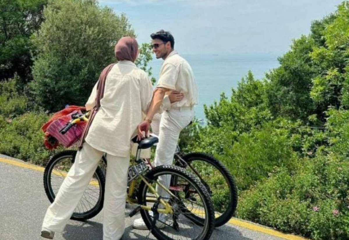bir_minimalist_'s tweet photo. Biri gelir... Ördüğümüz duvarlara pencere açtırır, nefes aldırır belki de... https://t.co/17iev4Bte9