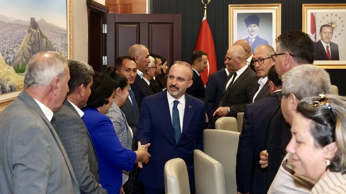 turanbulent's tweet photo. Türkiye Muhtarlar Konfederasyonu başkanımız ve 7 Bölgemizden gelen Federasyon başlanlarımızla buluştuk.

Hemşehrilerimizin sesini, talebini ve beklentisini bizlere taşıyan muhtarlarımızın gönlümüzde ayrı bir yeri var.

Türkiye’nin dört bir yanından selam aldık, memleket meselelerine dair hasbihal ettik.

Bu yolu birlikte yürüdük, bundan sonra da birlikte yürüyeceğiz.

@TC_icisleri
@illeridaresi
@KadirDelibalta1