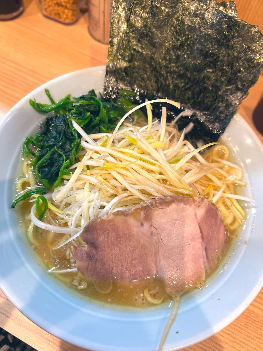 ryo47407833's tweet photo. 豚骨ラーメン！元気回復 https://t.co/9t2Qq6Bh1O