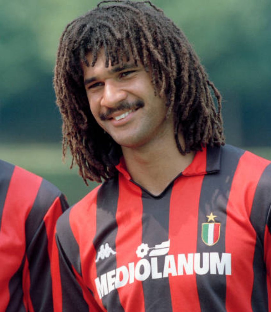 Siiros2's tweet photo. 🚨🚨🚨🚨🚨🚨🚨🚨🚨🚨🚨🚨🚨🎙️

ما الشيء الذي ستزيله من كرة القدم الحالية؟ 

رود خوليت : 

الـVAR من المؤسف أن تضطر إلى الانتظار حتى يتخذ قراره فلا يمكنك الاحتفال بالهدف وعليك الانتظار.

الـVAR لا يزال يرتكب الأخطاء ورأينا ذلك في ديربي مانشستر وما زلت لا أفهم كيف احتسبوا هدف هالاند.

الطريقة التي يُطبق بها الـVAR حاليًا كارثية.