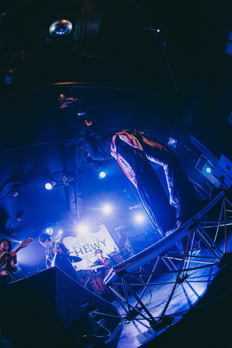 CHEWY_YWEHC's tweet photo. CHEWY初企画
「傾奇祭-KABUKISAI-」
これにて無事終了。

ご来場していただいたみんな、ありがとうございました！

-セトリ-
1.乾杯の唄
2.それでいいよ
3.Where is the STAR?
4.ENGINE🆕
5.Kick🆕
6.Hello the World
7.Take🆕
8.ロVEヨOU
9.アロンサイド
10.2026

#傾奇祭
#KABUKISAI
#CHEWY https://t.co/0XFmqPNHXo