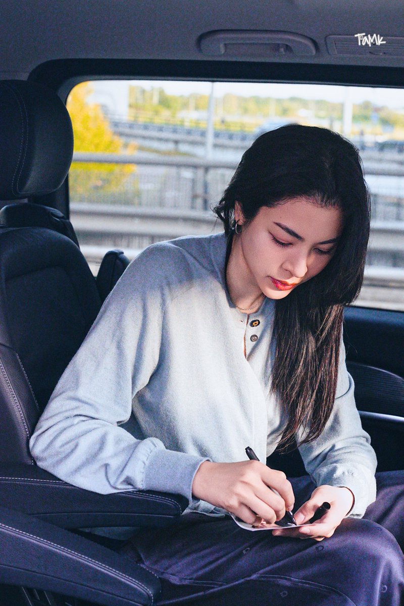 kasontam0k's tweet photo. 🛬✍️

#Ferragamo
#FerragamoSS27
#FerragamoXFaye
#FayePeraya
#ฝ้ายพีรญา https://t.co/M9hZAz3wMZ