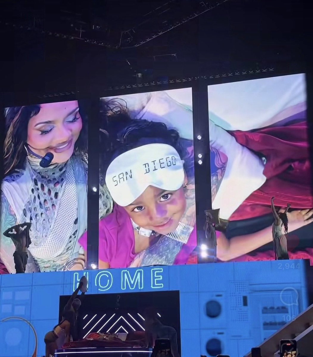 rizeys's tweet photo. KEHLANI BRINGING HER KID ONSTAGE 🥹 https://t.co/KooFxogz9R