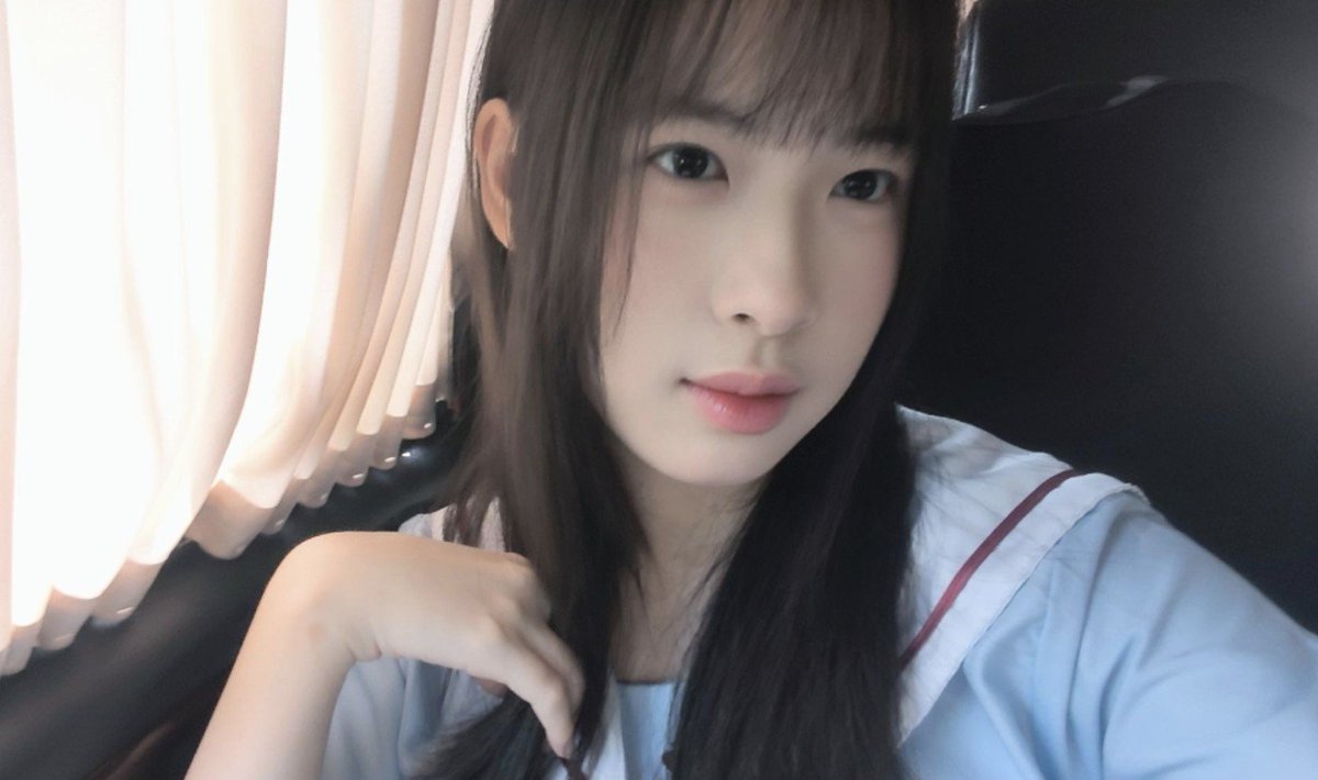 Heidi_JKT48's tweet photo. haloo siaangg !! 🤍🤍 https://t.co/F9S9mmtoxP