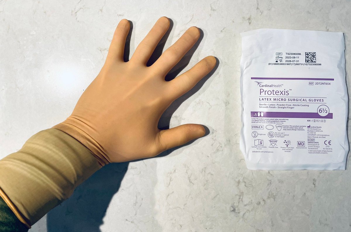 Sorros10's tweet photo. @masterboii219 Das sind übrigens die Gummihandschuhe, die die Jungs standardmäßig als "Schwuchtelschutz" tragen, damit alles hygienisch für sie bleibt. https://t.co/Kwpi3rw4du