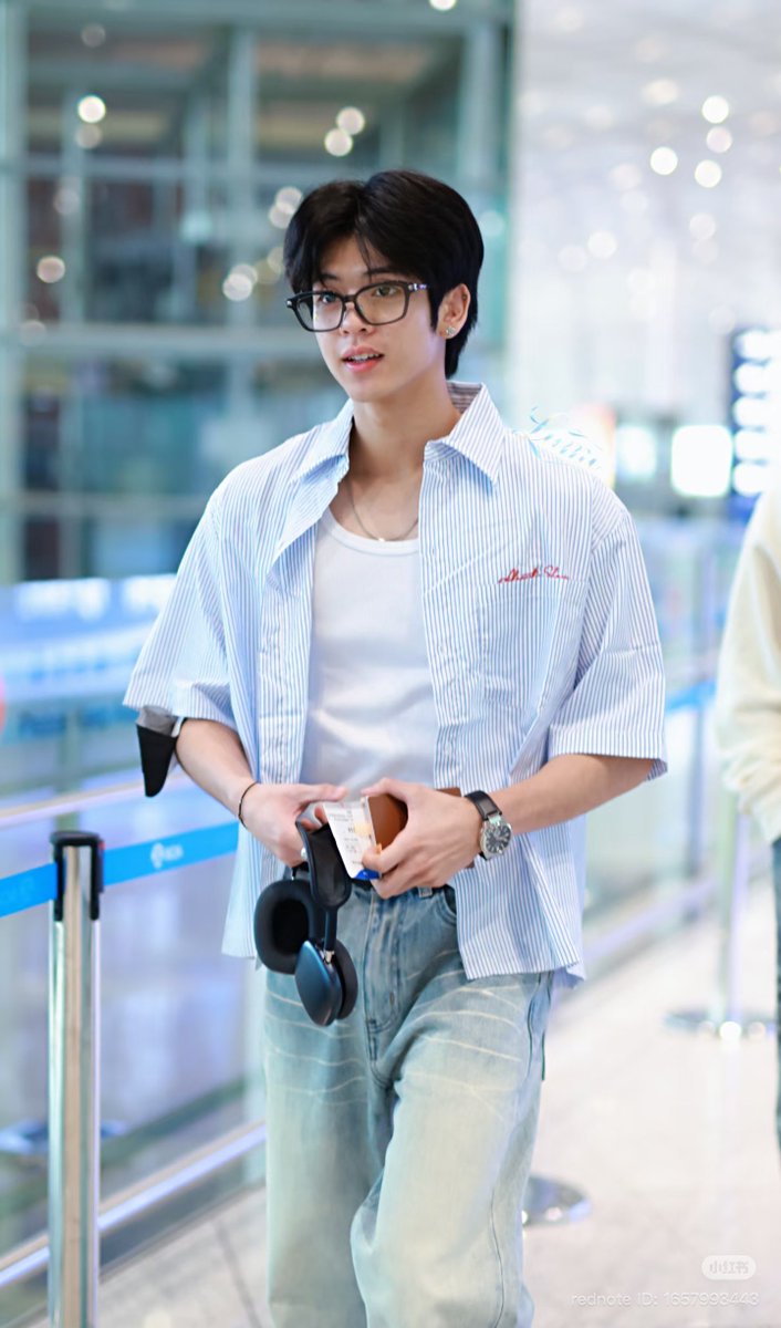 rismawirawan's tweet photo. DEMI APAAAA DORN KHUMRAJ GANTENG BANGET YA ALLAH 

safe flight dorn! https://t.co/u8TC4d5dNC
