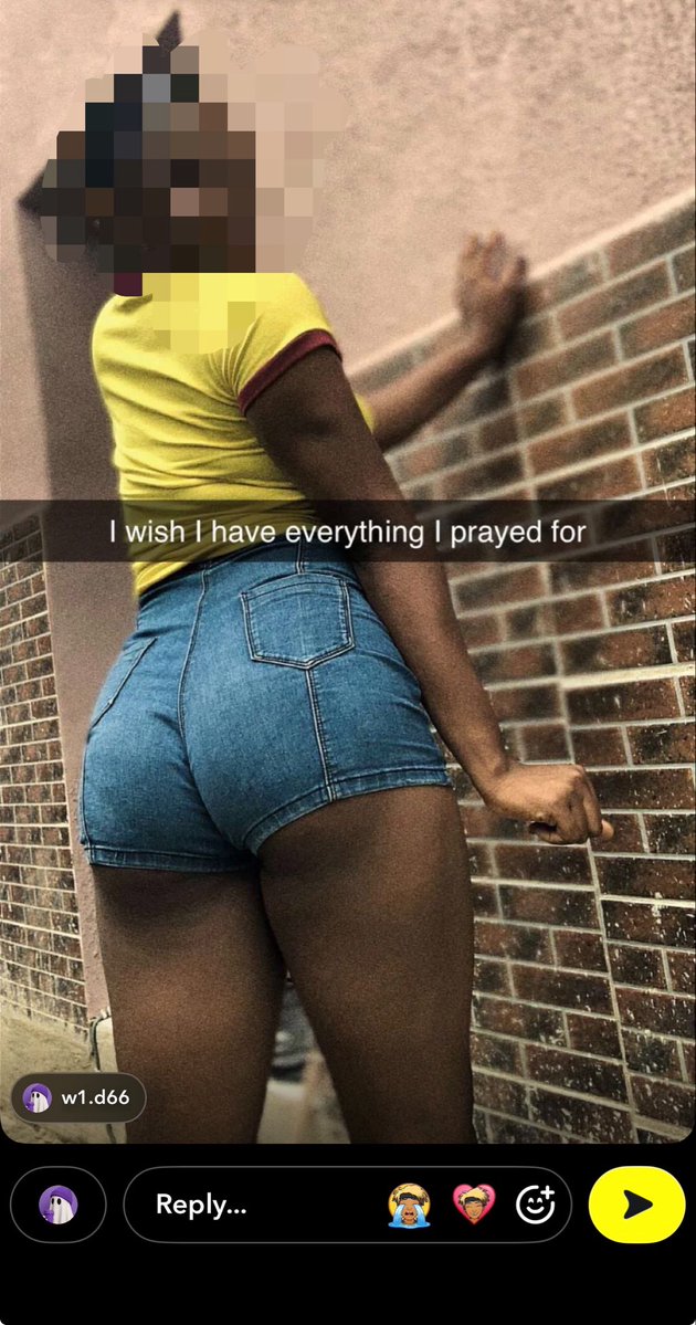 Dfw_benedict1's tweet photo. Wetin she dey pray for like this 😭😭 https://t.co/dTFWg9YxZI
