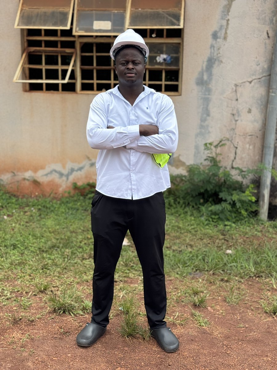 funny_kante's tweet photo. Engineer Kante-Finally a graduate, after 8years in school😂 since 2018 Lmao-Adeleke university 👨🏿‍🎓💛 https://t.co/sOZ51d6am0