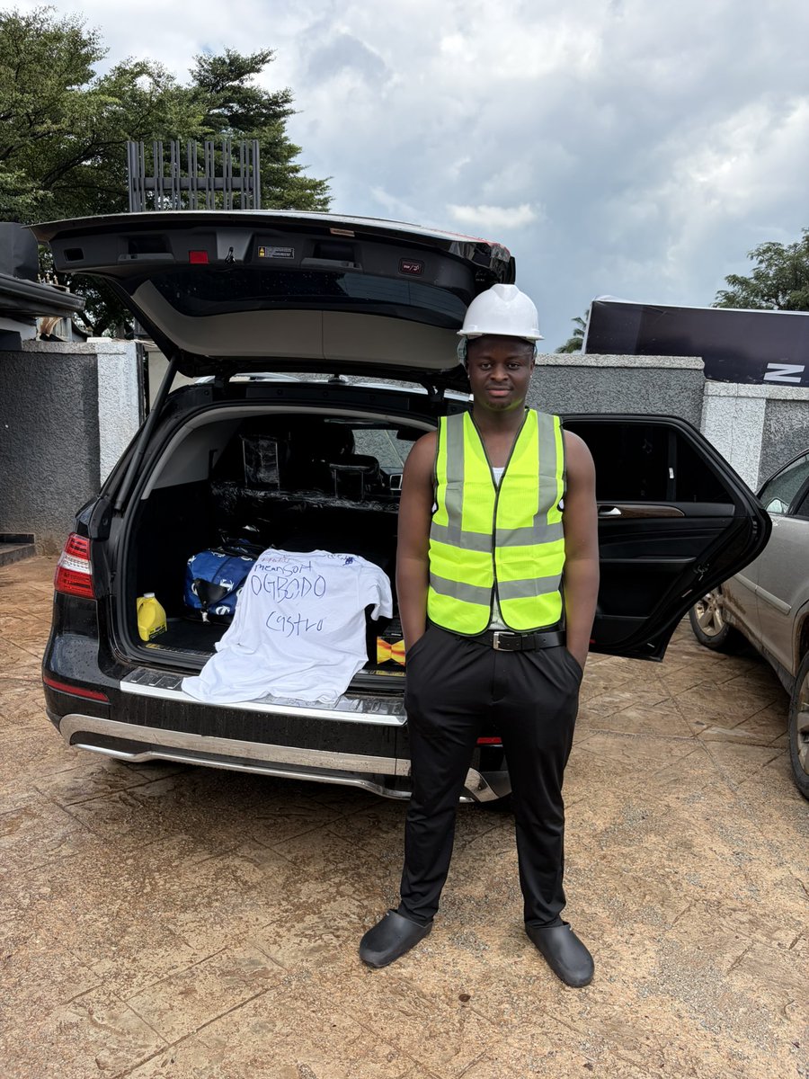 funny_kante's tweet photo. Engineer Kante-Finally a graduate, after 8years in school😂 since 2018 Lmao-Adeleke university 👨🏿‍🎓💛 https://t.co/sOZ51d6am0