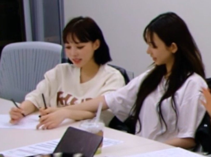 mjkmwntr's tweet photo. One thing about Minjeong is she lets Rina do anything 🥹 need her https://t.co/NmiwLjU9MA