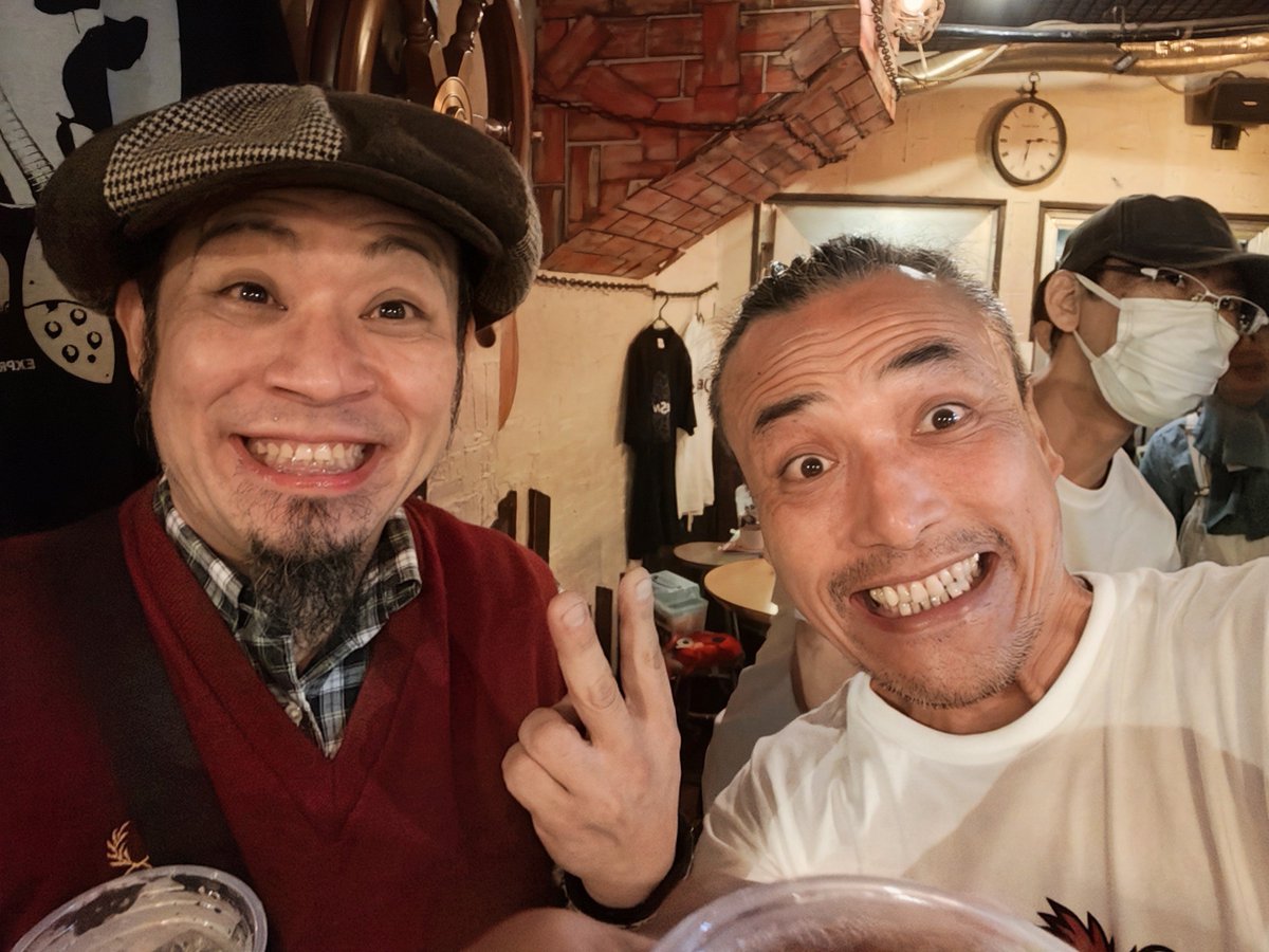 moshi_ys's tweet photo. 2026.9.22 「オシャレキゾク59」にて

寒河江さん🎸（デスマス、ラフベリーディッティーズ）と！！

ギター貸してくださって、マジで救われました！！本当にありがとうございました！！ https://t.co/MK4oNUnOHe