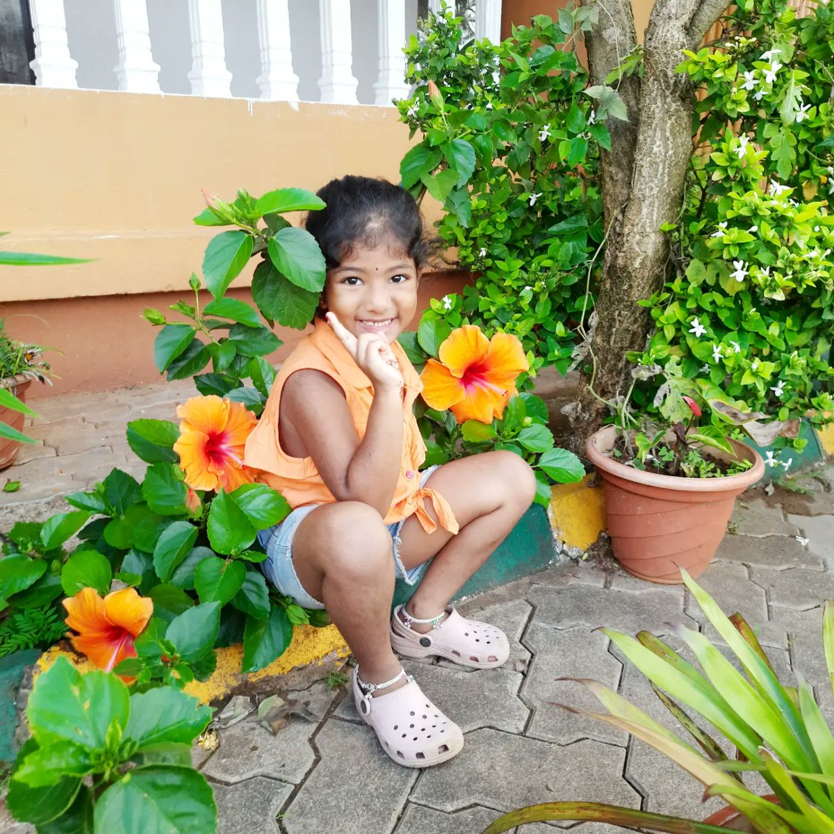 dryncke's tweet photo. Love for flowers. https://t.co/vG5r0FKSgb