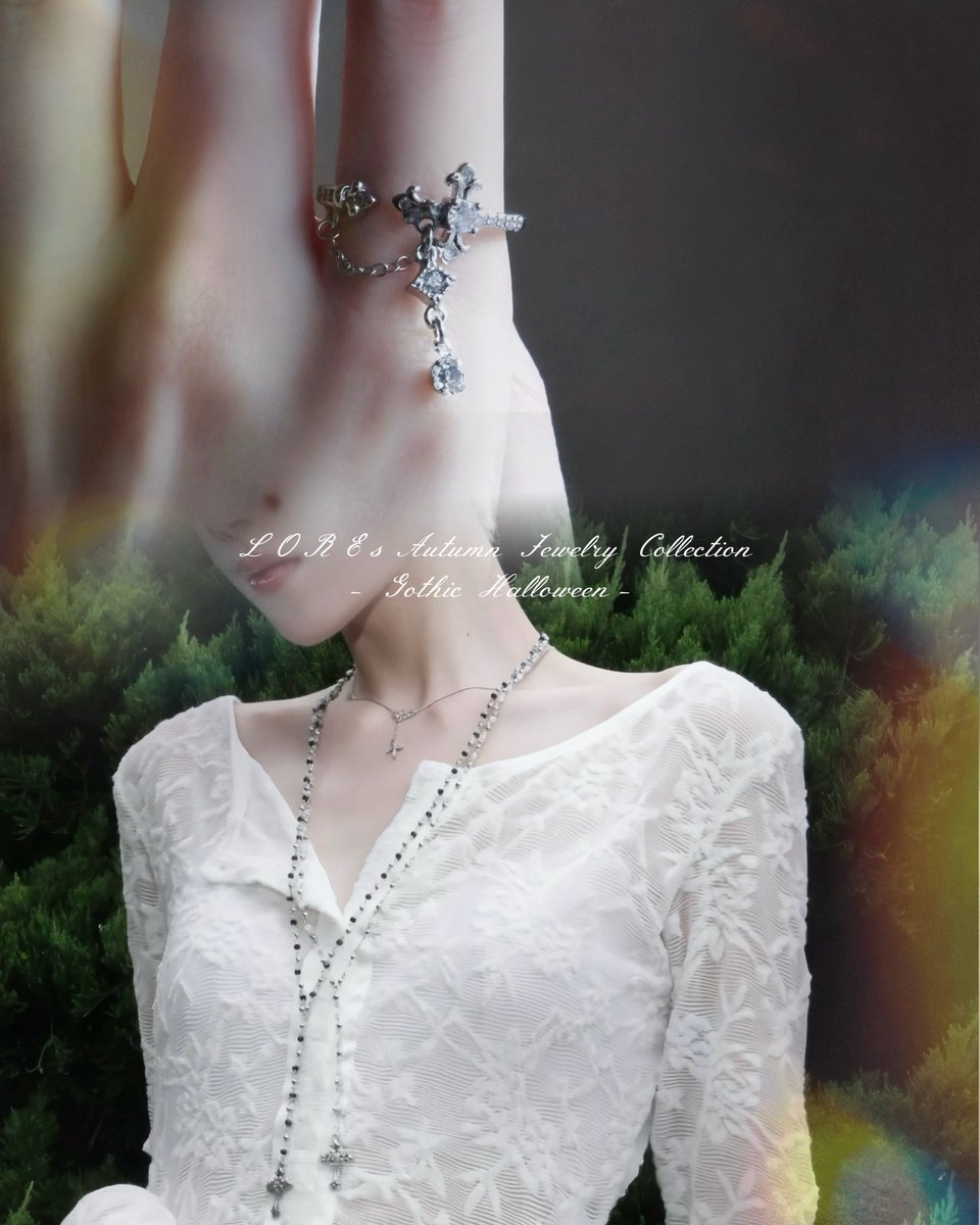 LorE____x_'s tweet photo. LORE Autumn Jewelry Collection⋆˚

【数量限定】Aetheria Ring
￥2,800
クロスとチェーン舞う気品リング

【受注販売】Aetheria Phase
￥3,700
Crescent：光映す白銀の美しいネックレス
Umbral：影を纏いモードに魅せる黒銀の一品

販売期間：9月27日(日) 23:59まで

SHOP▷https://t.co/Npdek2FFc3 https://t.co/CGHwALnLvU