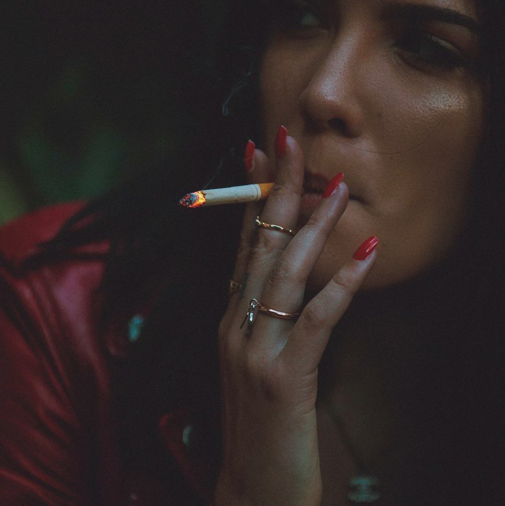 loughychops10's tweet photo. Halsey https://t.co/C6hV6CgHVn