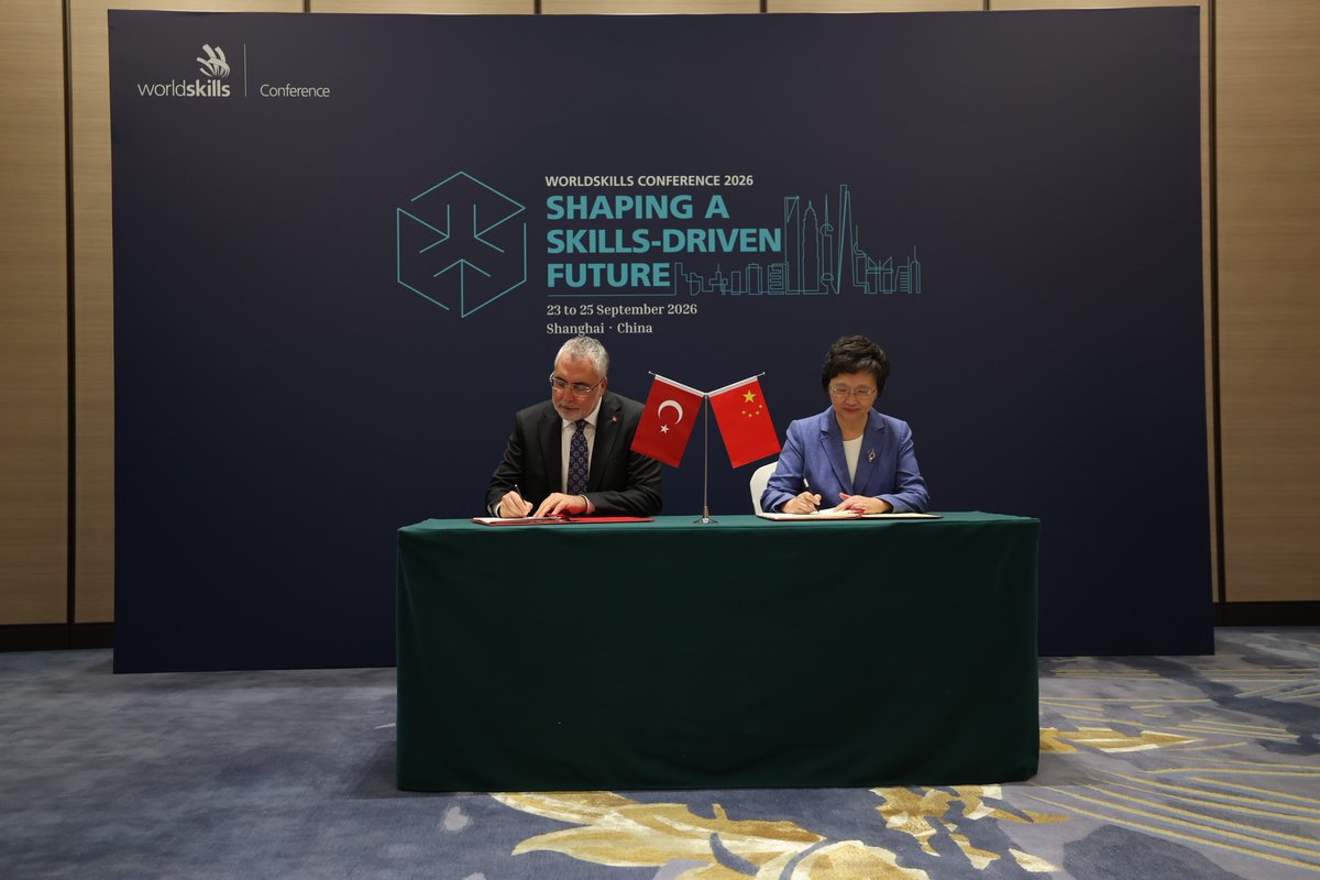 isikhanvedat's tweet photo. Çin Halk Cumhuriyeti İnsan Kaynakları ve Sosyal Güvenlik Bakanı Sayın Wang Xiaoping ile Ortak Çalışma Komisyonu Birinci Toplantısı kapsamında görüşmemizi gerçekleştirdik. 🇹🇷🇨🇳
 
Türkiye-Çin ilişkilerine katkı sunmak ve Bakanlıklarımız arasındaki ikili diyaloğumuzu güçlendirmek adına kararlılığımızı vurguladık.

Bakanlıklararası Ortak Çalışma Komisyonu Birinci Toplantısı’nın sonunda imzaladığımız 2026-2027 Eylem Planı sayesinde; işbirliğimizi derinleştirecek, Bakanlıklarımız arasında politika, bilgi ve tecrübe paylaşımını daha etkin yürüteceğiz.✍️

2026 Dünya Beceriler Zirvesi’si kapsamında nazik ev sahiplikleri için teşekkür ediyorum.