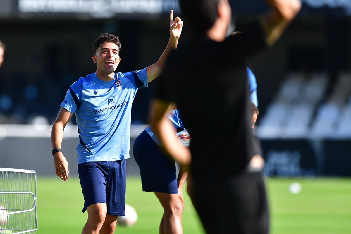 FCCartagena_efs's tweet photo. ✅Termina la sesión matinal. 
🔜#ElcheCartagena, amistoso de entrenamiento a puerta cerrada en el Díez Iborra. https://t.co/fXpLh4NGeH