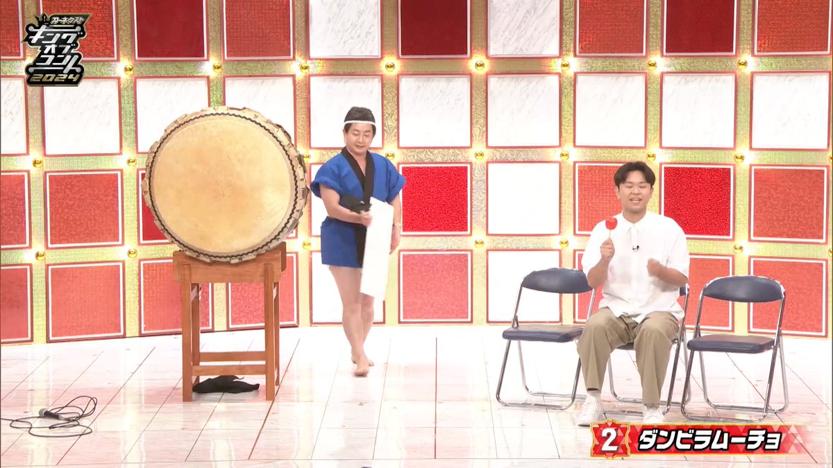 laughterneuvell's tweet photo. たぶん一番製作費が高いのは2020ニューヨーク２本目の「ヤクザ」
弾着の演出だけで62万円掛かってる
消防法により許可が必要なため消防署員が確認に来たそう
2025ロングコートダディも弾着だから高そう
2024富安四発太鼓はZAZYの私物
2024ロングコートダディも「お金をいっぱい使ってもらったセット」という発言がある
#キングオブコント