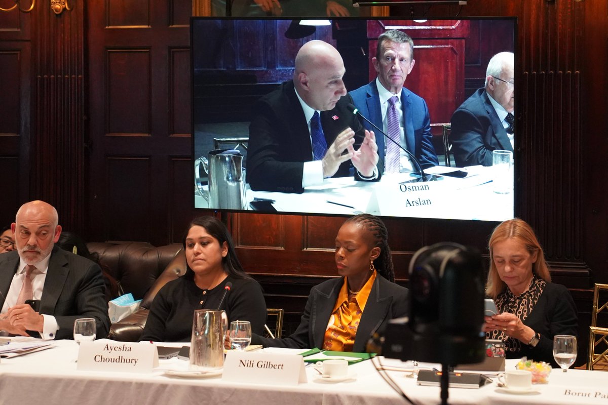 VakifBank's tweet photo. Genel Müdürümüz Sayın Osman Arslan, New York İklim Haftası kapsamında Harvard Club’da, Jean Baderschneider moderatörlüğünde düzenlenen “From Ambition to FID: How COP31 Can Make Climate Commitments Investable” paneline katıldı.

Uluslararası düzeydeki kamu ve iş dünyası temsilcilerinin yer aldığı panelde Genel Müdürümüz, Türkiye’nin yenilenebilir enerji dönüşümünün hızlandırılmasında finans sektörünün rolünü VakıfBank perspektifinden değerlendirdi.

Bankaların yalnızca finansman sağlayan değil, sermayeyi doğru projelerle buluşturan ve sürdürülebilir yatırımların ölçeklenmesine katkı sağlayan önemli bir aktör olduğunu ifade etti.
#NewYorkClimateWeek #VakıfBank #SürdürülebilirKalkınma