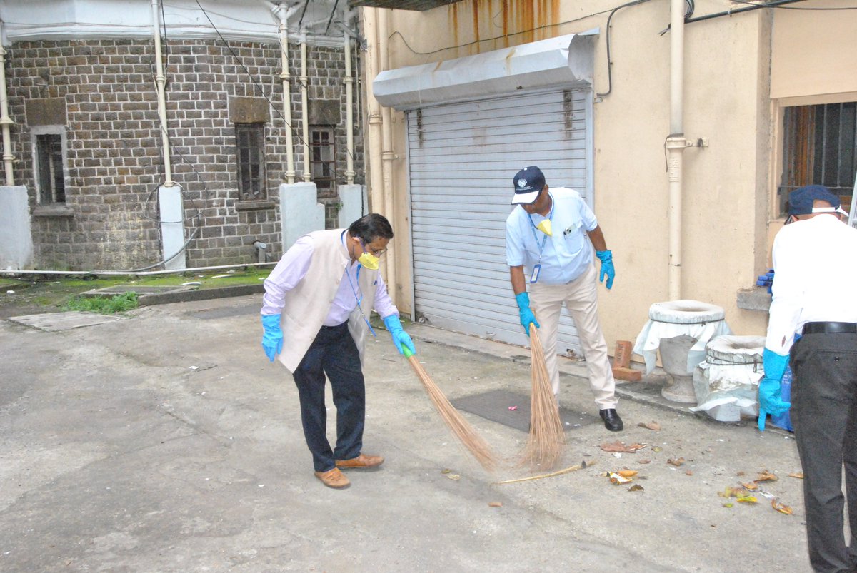 MumbaiPortTrust's tweet photo. From neglected spots to pristine spaces! 🌿🧹

As part of #SwachhataPakhwada 2026, the Civil Engineering department and MbPA leadership executed a intensive Cleanliness Target Unit (CTC) drive at Ballard Estate.

#MumbaiPortAuthority #SwachhBharat https://t.co/MPSQWKBVd0