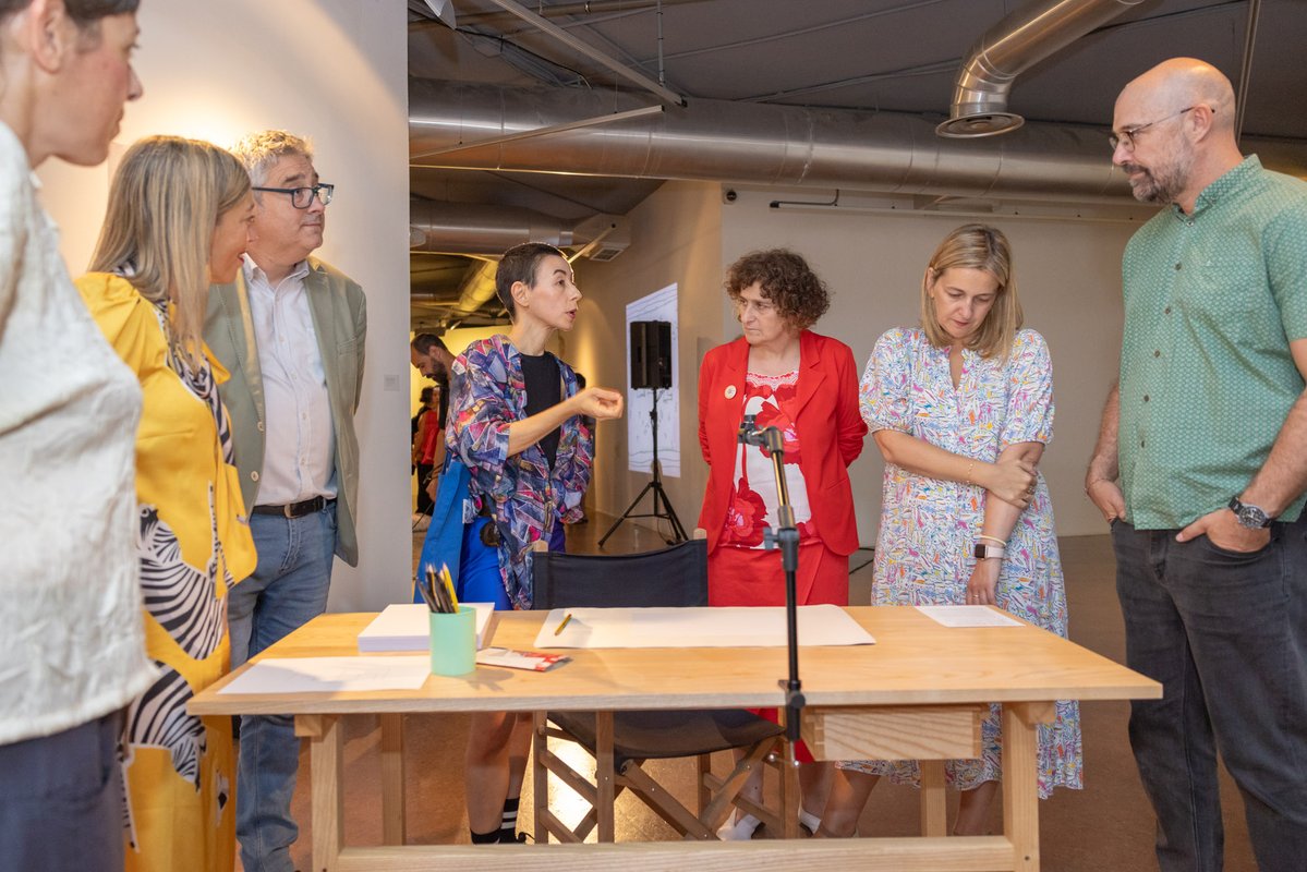 CCultura's tweet photo. @MiriamFLouzao @PazodeRaxoi @musacLAAV 🗓️ Tras a inauguración, a mostra poderá visitarse ata o domingo, 7 de febreiro, en horario 10.00 a 14.00 e de 16.00 a 20.00 h

🤝 @PazodeRaxoi · Cooperativa cultural Azul mais Verde · Consorcio de Santiago 

📷 @Pixelinphoto https://t.co/Vrbjq9E6t2