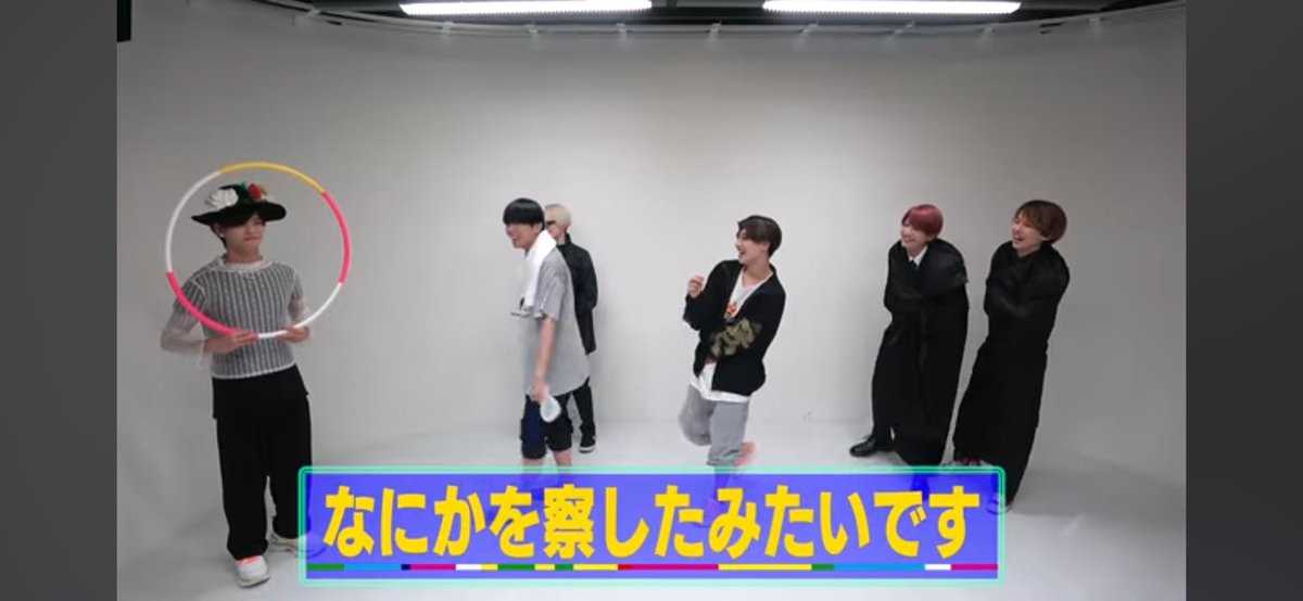 around30tyobko's tweet photo. この部屋って白くて円形っぽいから昔のジュニアの動画でよく出てきたところと同じ？丸すぎるかな https://t.co/WX0QzYmh2N