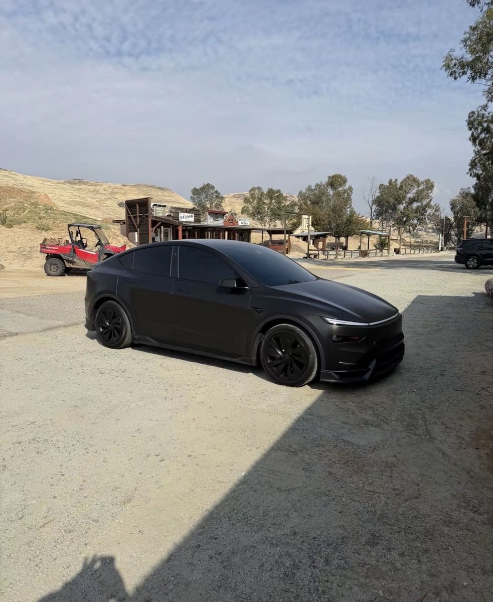 TeslaHubli0a's tweet photo. Tesla model at affordable prices and also the best time to dig up investment with Tesla / Space X https://t.co/V3KL1c7LFZ