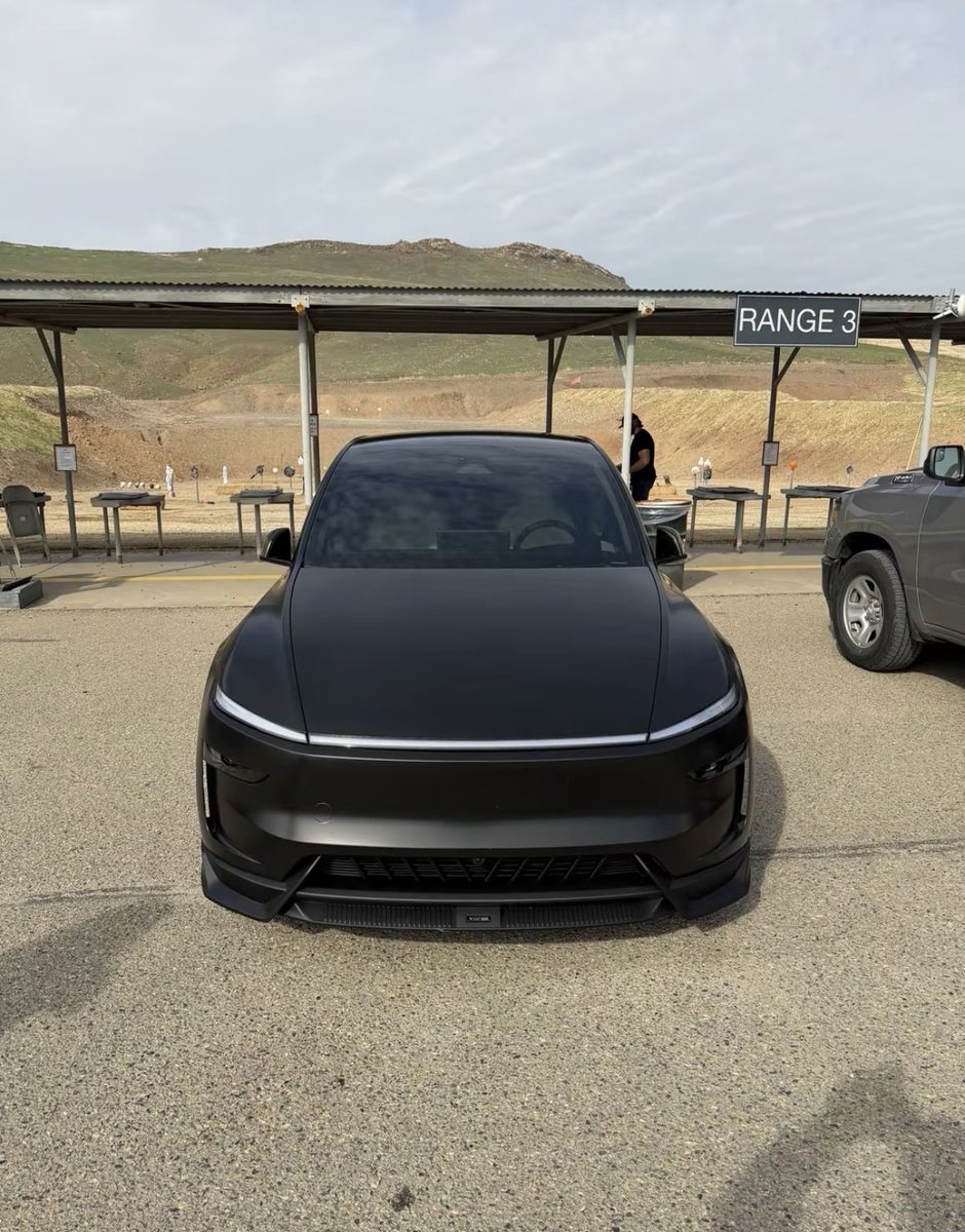 TeslaHubli0a's tweet photo. Tesla model at affordable prices and also the best time to dig up investment with Tesla / Space X https://t.co/V3KL1c7LFZ