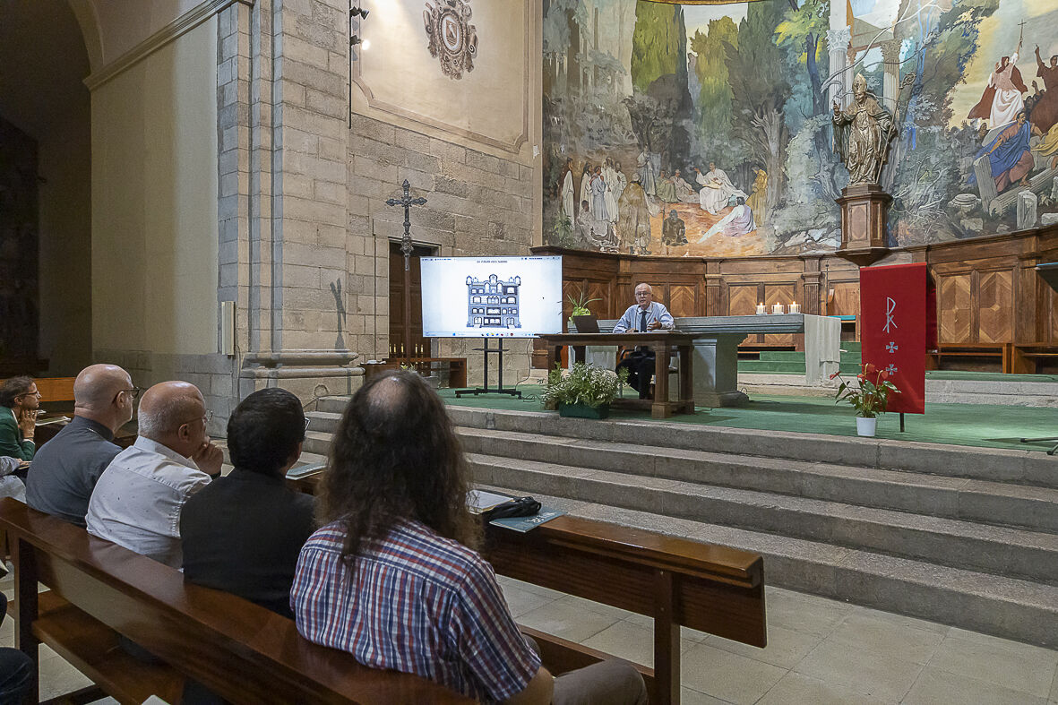 fraoctavi's tweet photo. Dilluns, l'església de Sant Martí del Seminari diocesà de Girona va acollir l'acte inaugural del nous curs de l'Institut Superior de Ciències Religioses de Girona, amb la pregària de vespres i la conferència del Dr. Joan Ferrer i Costa.
Fotografies: Àngel Almazan https://t.co/2T9If5hp03