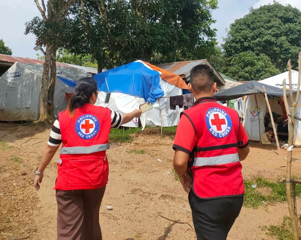 IFRCAsiaPacific's tweet photo. Several months after the 7.8 earthquake struck Sarangani province, Philippines, recovery continues for many families whose homes and livelihoods were disrupted. 
 
With support through the IFRC’s Disaster Response Emergency Fund (@IFRC_DREF), the Philippine Red Cross remains on the ground in Glan, Sarangani, distributing shelter toolkits, tarpaulins, and essential household items to help earthquake-affected families rebuild their homes and move forward with dignity. Recovery takes time, but with sustained support and community resilience, families are taking important steps towards a safer and stronger future.