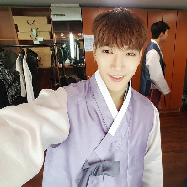 Moon_rabbit0115's tweet photo. 해피 추석 🐼🩷
#준케이 #JUN_K #투피엠 #2PM https://t.co/jgvrIOmZW6