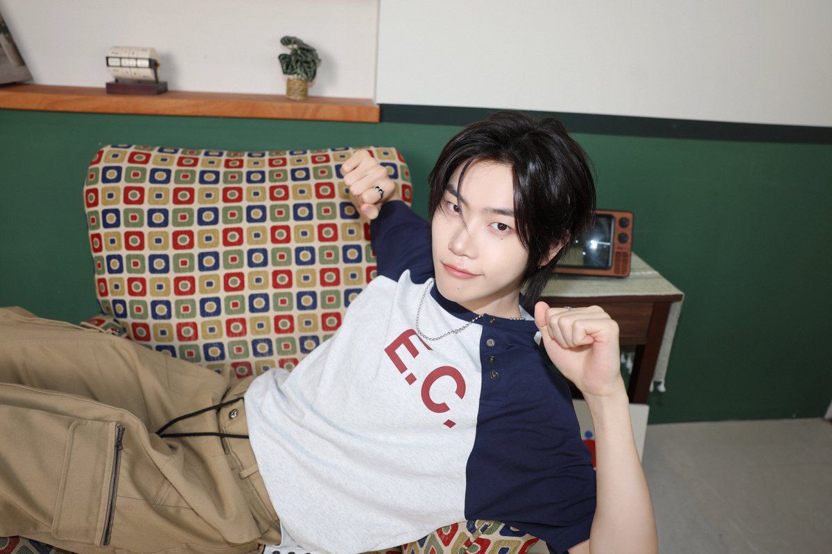 closeyoureyes_7's tweet photo. [🎂]
🦊 HAPPY YEOJUN DAY 🦊
BEHIND PHOTO 📸

#CLOSEYOUREYES #클로즈유어아이즈
#CYE #클유아
#JANGYEOJUN #장여준
#장여준의_생일입니다만 https://t.co/VpcNt3dlwY