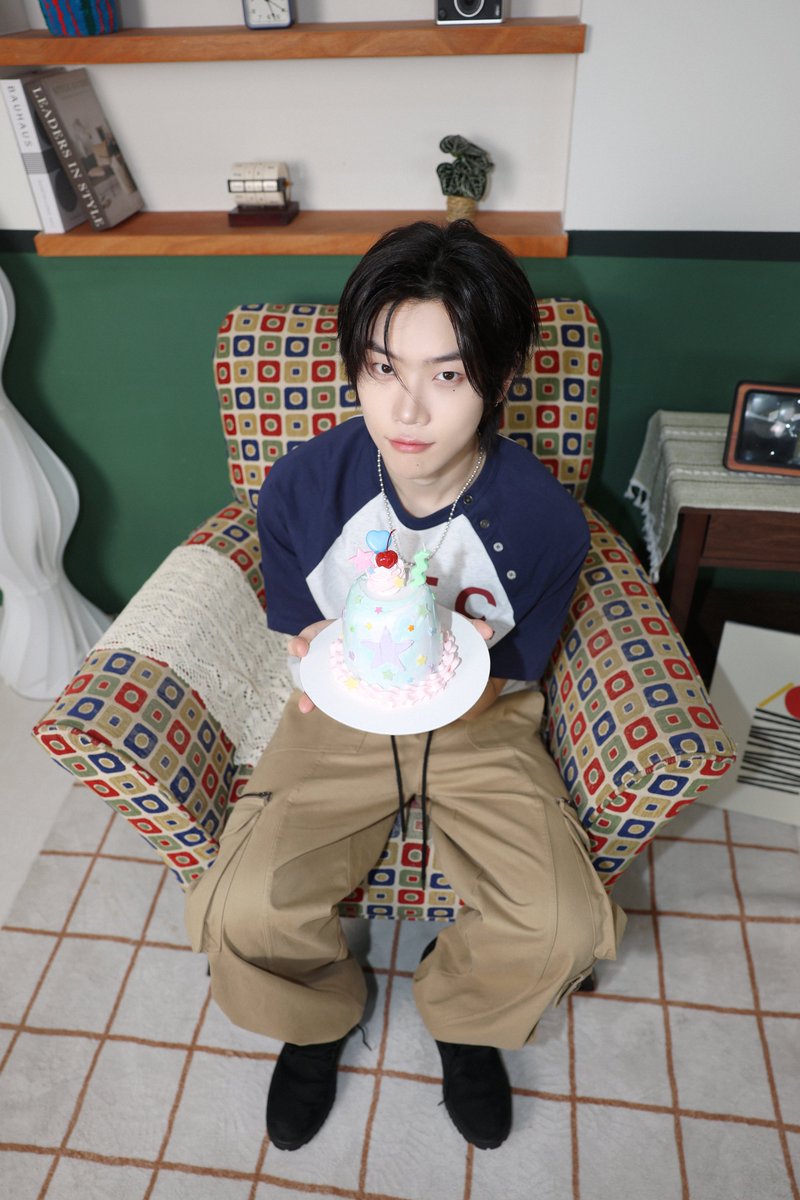 closeyoureyes_7's tweet photo. [🎂]
🦊 HAPPY YEOJUN DAY 🦊
BEHIND PHOTO 📸

#CLOSEYOUREYES #클로즈유어아이즈
#CYE #클유아
#JANGYEOJUN #장여준
#장여준의_생일입니다만 https://t.co/VpcNt3dlwY