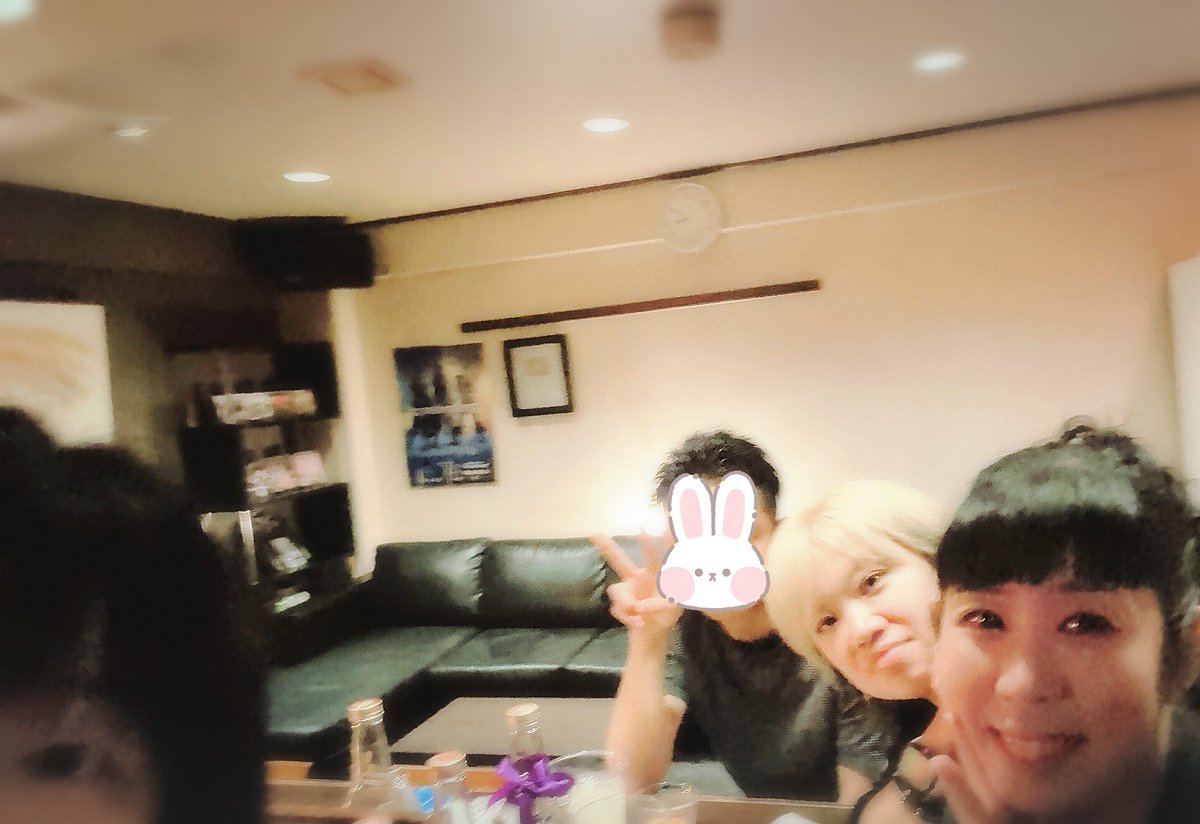 tore1322's tweet photo. エンガブのおかげで看護学校受験できた。入学後は純さんと親友達の励ましで通え、試験ラッシュの今はラストANDANTEに向けて頑張ってる純さんの姿にヤル気をもらい毎日の試験頑張れてる。
ブドウ糖摂取しながら夜に傷ついて（アン・ルイス ）を聴いて挑んでる🤣（🐮的 #ANDANTE を思い出せる曲♫）片目w https://t.co/RtFxBzkoOW