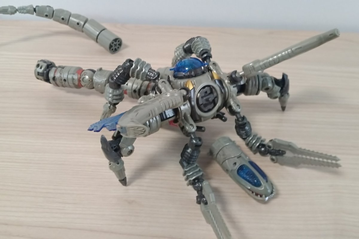 Daruhira's tweet photo. 【レギオ バグ】
また、バグポッドを分離させ、
『強化型レギオコア』に変形し、バグポッドとの連携攻撃も出来る

 #ダイアクロン https://t.co/gn5goB288T