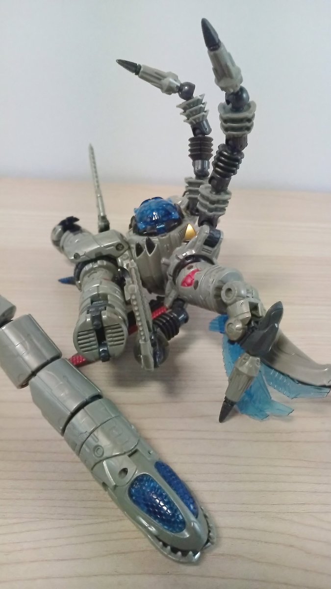 Daruhira's tweet photo. 【レギオ バグ】
また、バグポッドを分離させ、
『強化型レギオコア』に変形し、バグポッドとの連携攻撃も出来る

 #ダイアクロン https://t.co/gn5goB288T