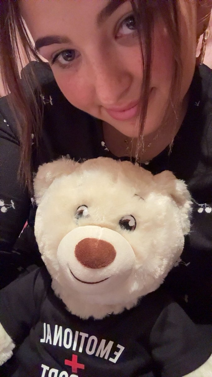nicoleskidmann's tweet photo. hugging sally bear extra tight today🫶🏻❤️‍🩹 https://t.co/vu0w961EX4