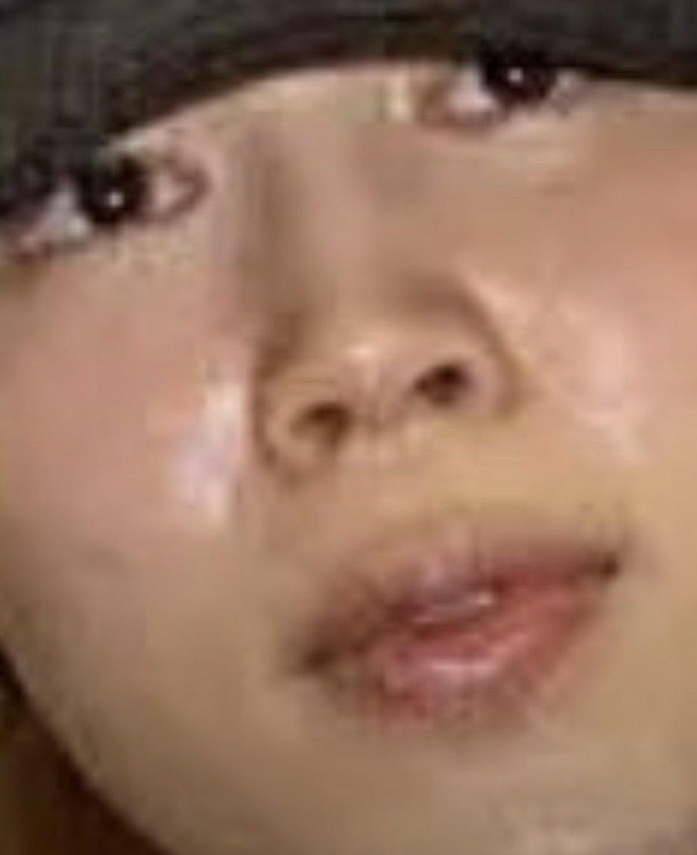 lisnthat's tweet photo. “looking chopped” and she’s still pretty despite Armys’ edit attempts 😭

meanwhile jimin’s unedited ugliness: https://t.co/wjt3koXTj3
