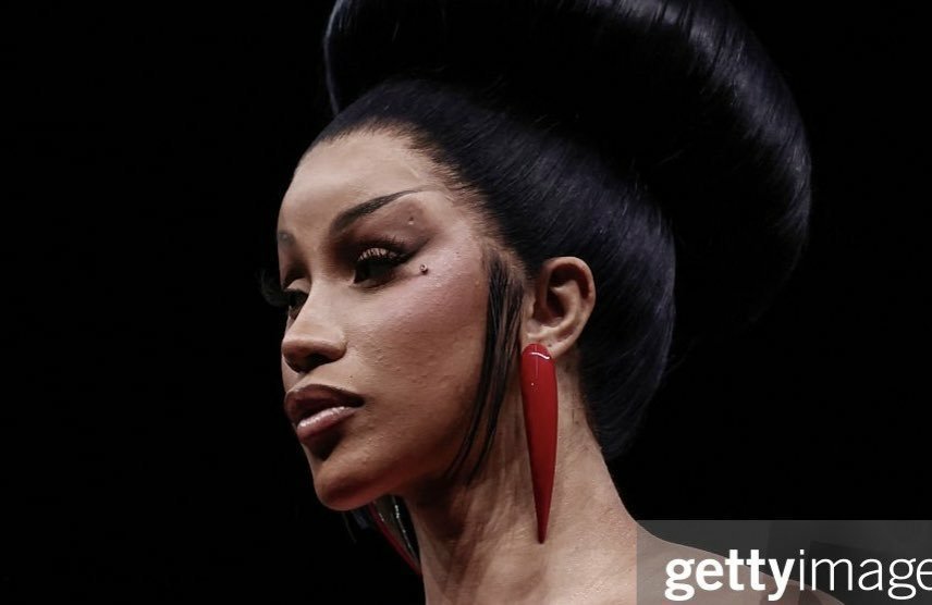 AdeosunGrace3's tweet photo. @Milli__a_ the fact no one is editing cardi pics
UR FAVE IS BOTCHED https://t.co/qb4qDdwNG7