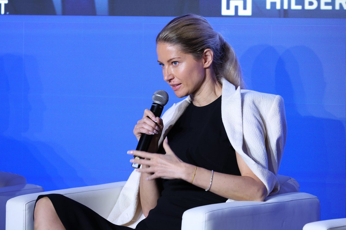 HilbertCapital's tweet photo. "Institutions aren't rushing in yet, but look at the growth of Hyperliquid and you'll see they're coming to the table soon."

Managing Partner Anna Dinescu at @EBlockchainCon, Barcelona, 17 Sept. See you at the next one.

@OttoJacobsson @StateStreet @lo_tech $HILB https://t.co/Th400wynm0