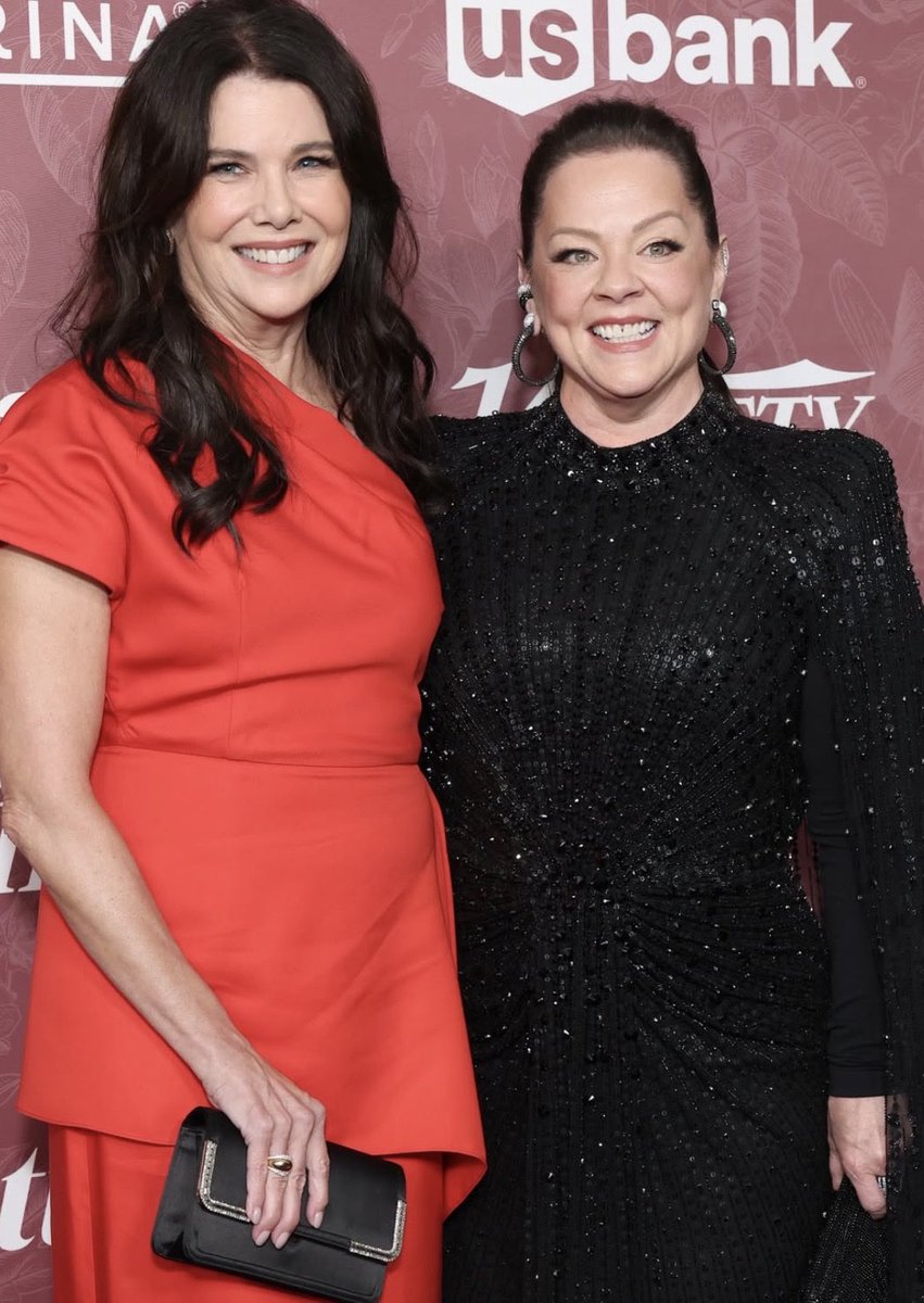 thinkergilmore's tweet photo. HELLO?? GOOD MORNING?? I HAVE JUST WOKEN UP TO A LORELAI GILMORE X SOOKIE ST JAMES REUNION https://t.co/EhzZiMIOu9