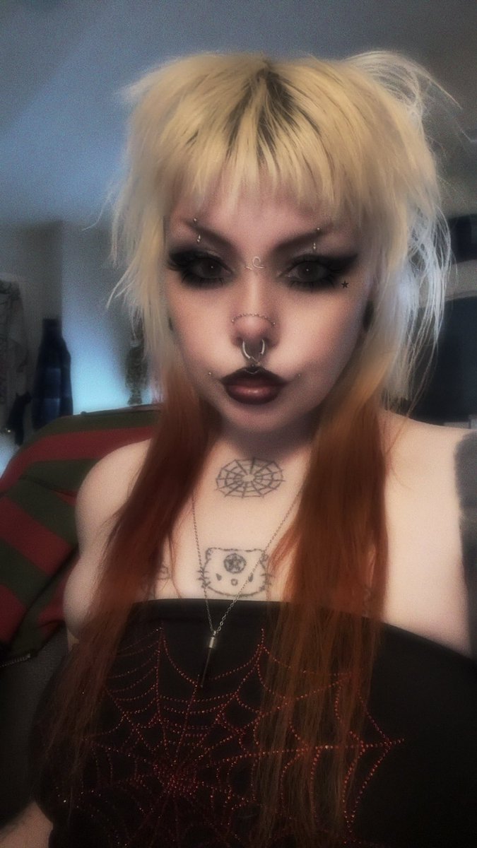 cannibalv6mp's tweet photo. serving rbf 
face card never declines 

#vampire #goth https://t.co/xJowNfxBJ7